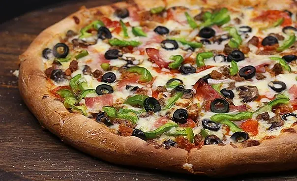 Pizza Deluxe (12 porciones)